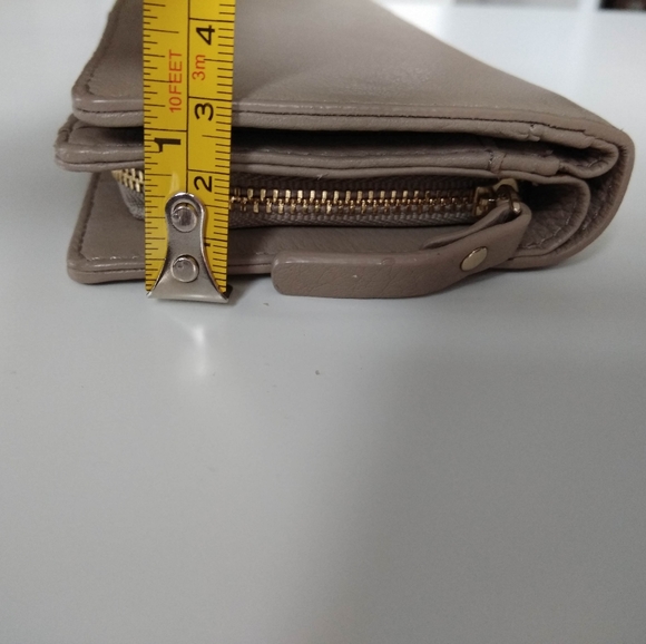 Kate Spade Leather Wallet - Picture 6 of 7